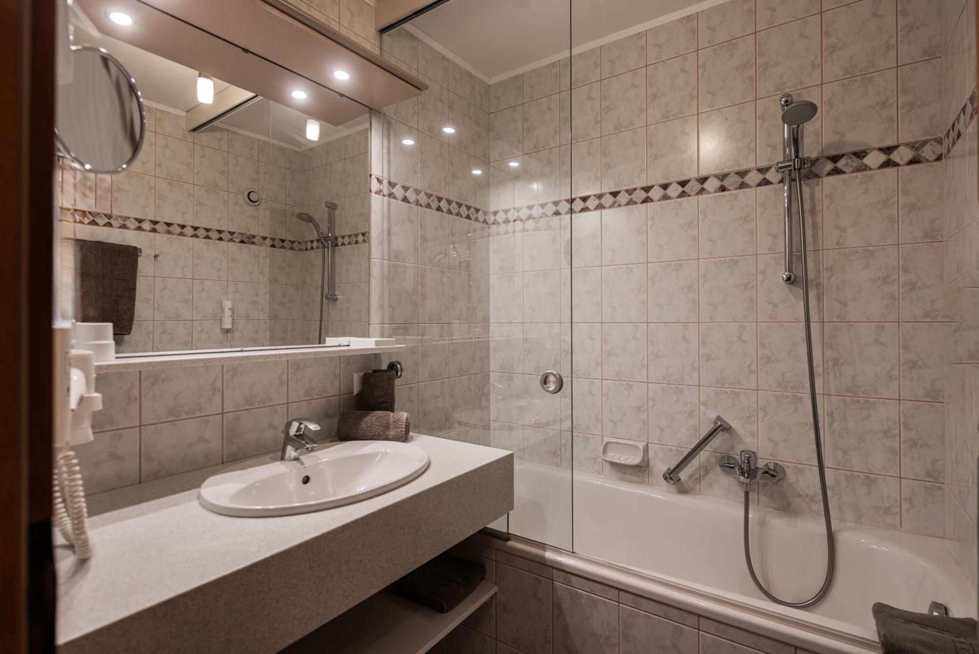 باد كلينكيرشهايم Alpine Spa Residence المظهر الخارجي الصورة